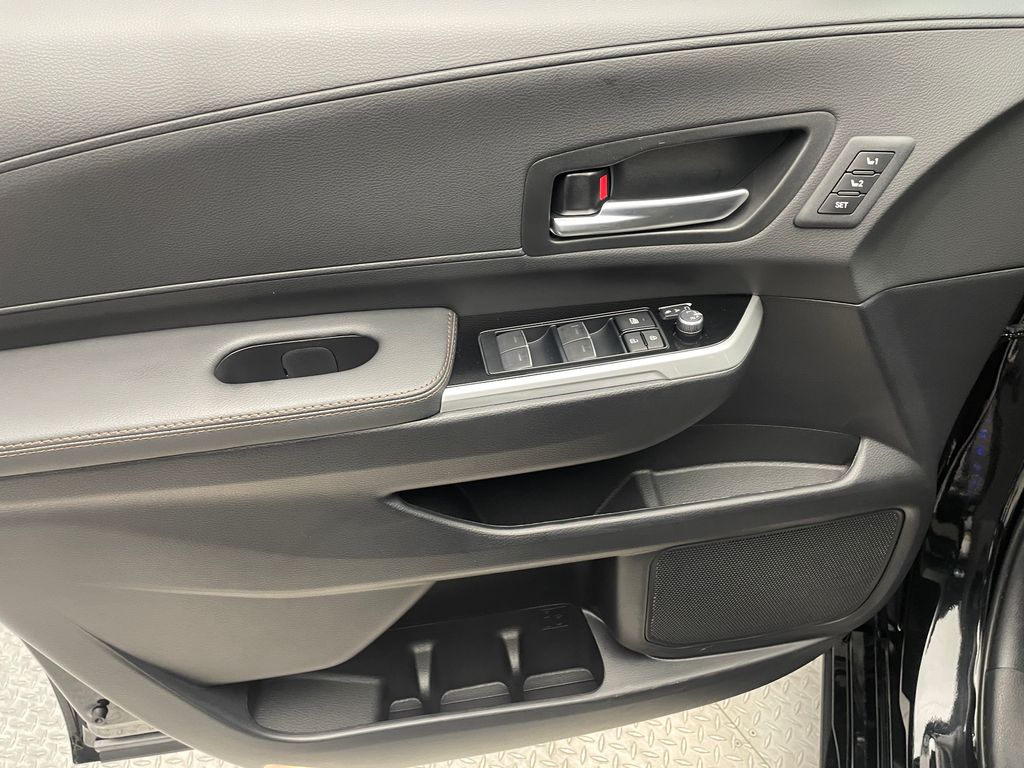 Thumbnail: 2026 Toyota Sienna - 9