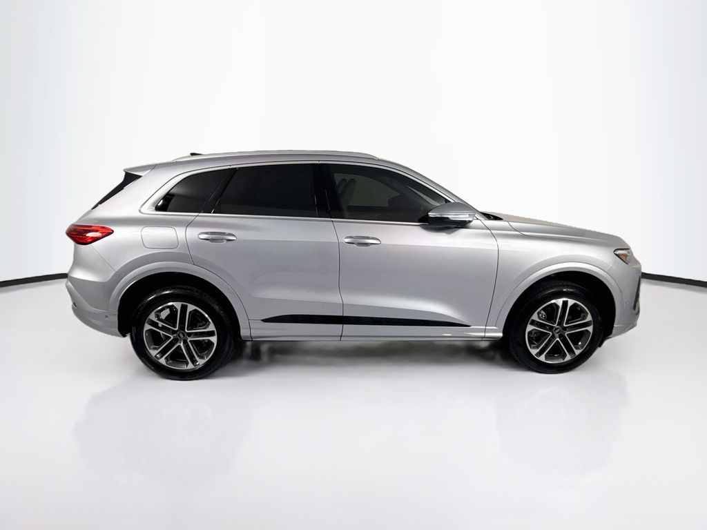 Thumbnail: 2026 Audi Q5 - 4