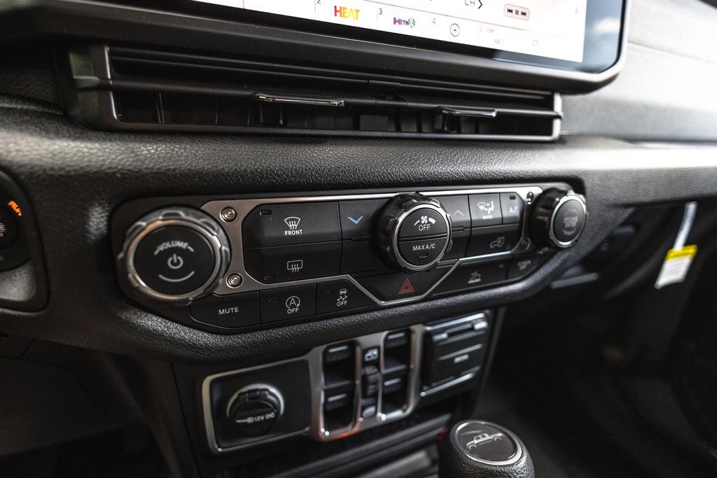 2026 Jeep Gladiator Sport S thumbnail 15