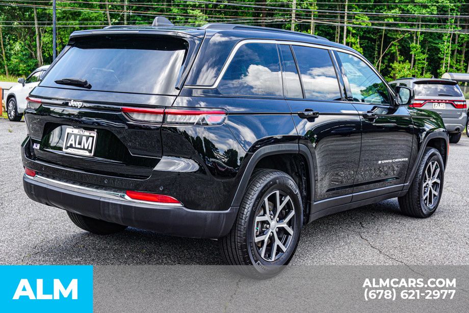 2024 Jeep Grand Cherokee Limited photo 3