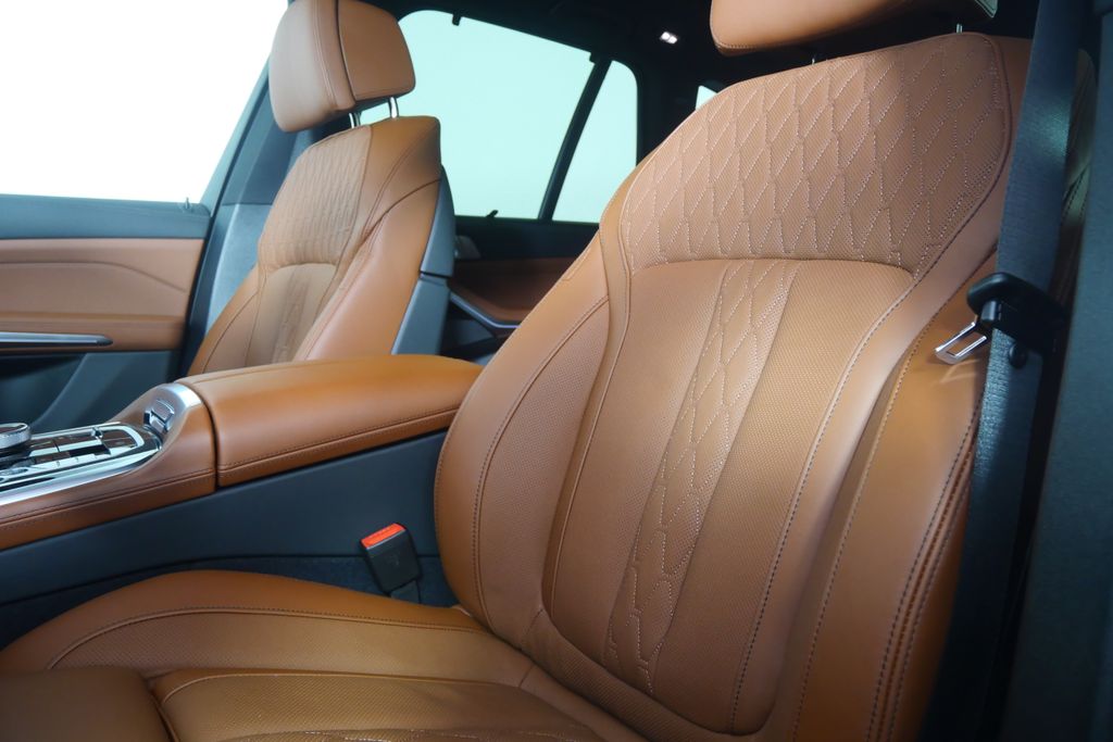 Thumbnail: 2026 BMW X5 - 11