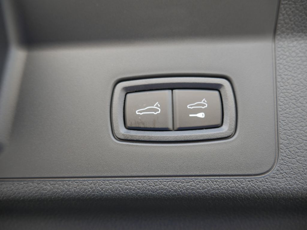 Thumbnail: 2026 Porsche Panamera - 25