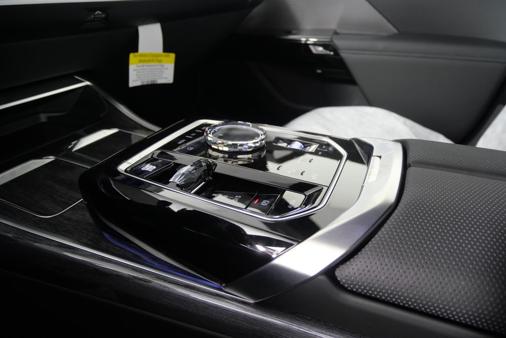 2025 BMW 7 Series 750e xDrive 25