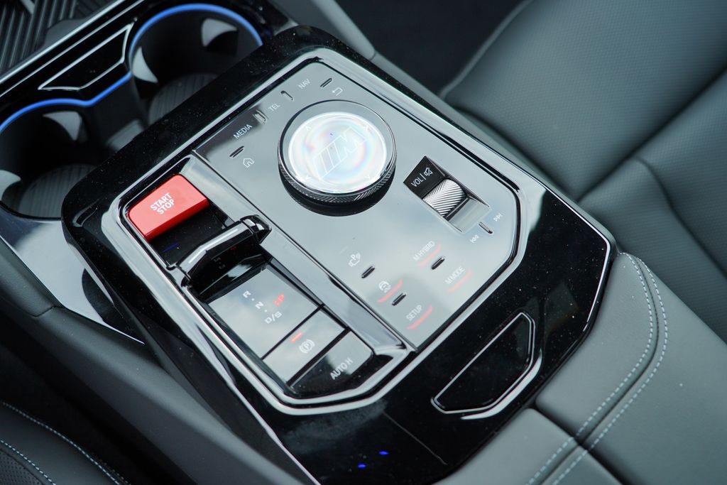 Thumbnail: 2026 BMW M5 - 20