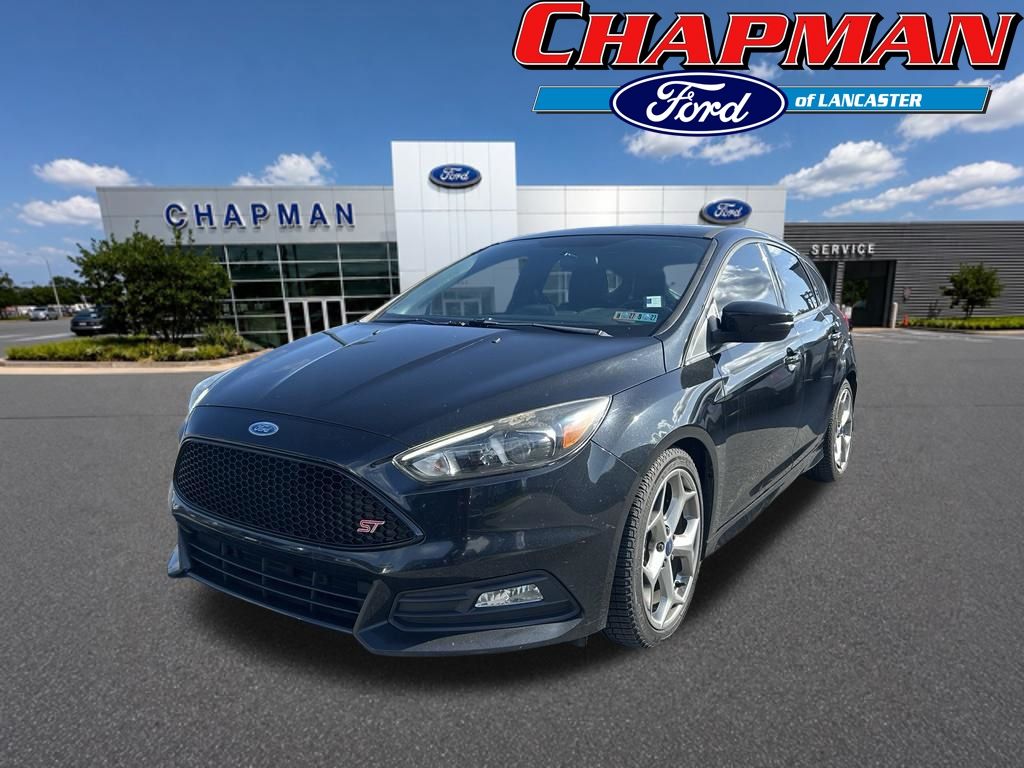 Tuxedo Black 2015 Ford Focus Hatchback Front-Wheel Drive 6-Speed Manual