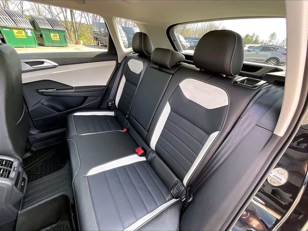 2025 Volkswagen Taos — photo 14