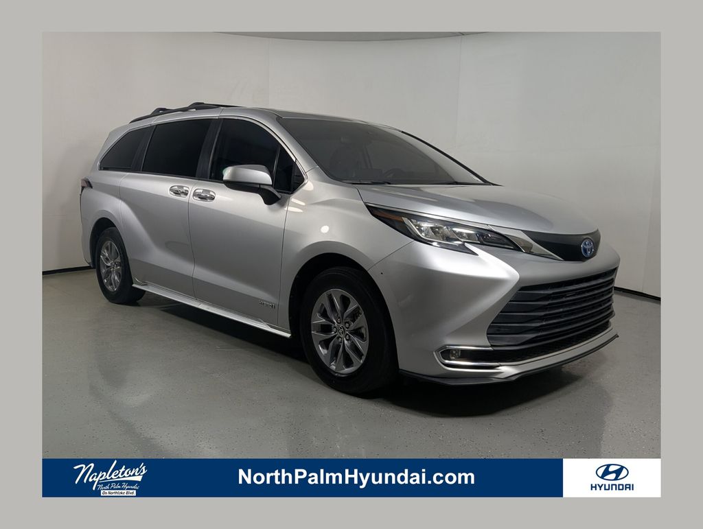 Celestial Silver Metallic 2021 Toyota Sienna Minivan Front-Wheel Drive Continuously Variable Transmission