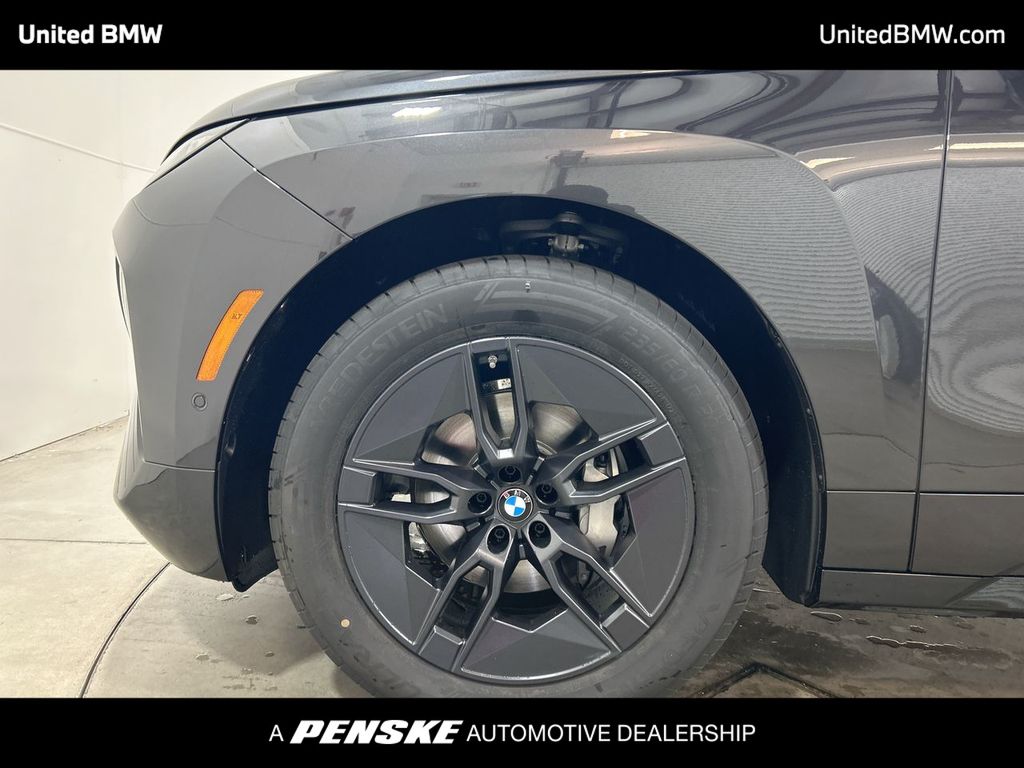 Thumbnail: 2026 BMW iX - 10