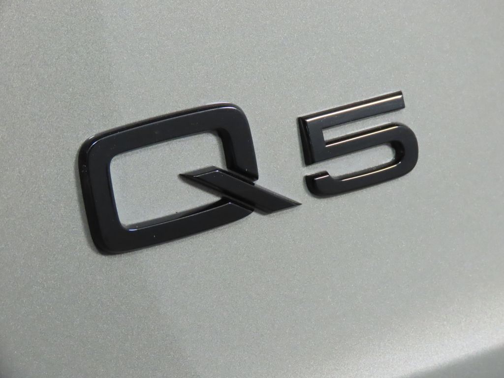 Thumbnail: 2023 Audi Q5 - 9