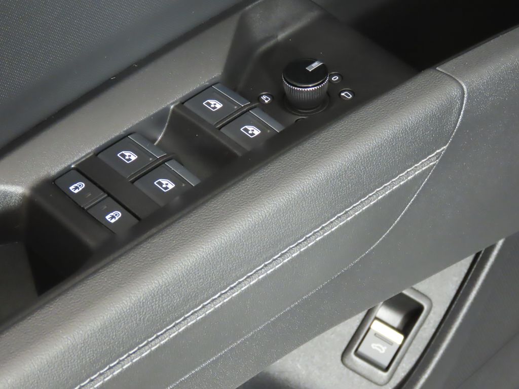 Thumbnail: 2023 Audi Q4 e-tron - 30