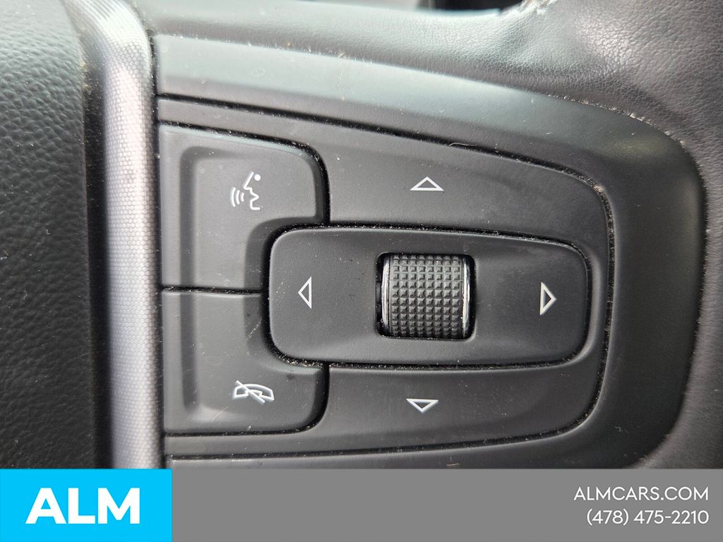 Used 2024 White GMC Elevation image 26