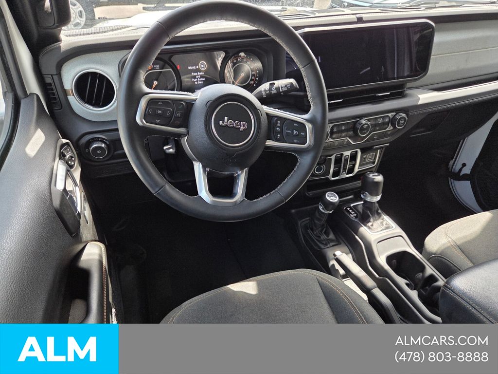 Used 2025 White Jeep Sahara image 8