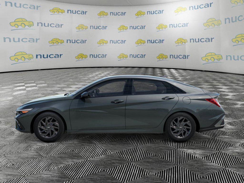 2026 Hyundai Elantra Hybrid — photo 3