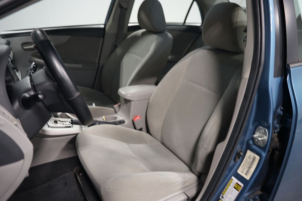 2013 Toyota Corolla LE 6