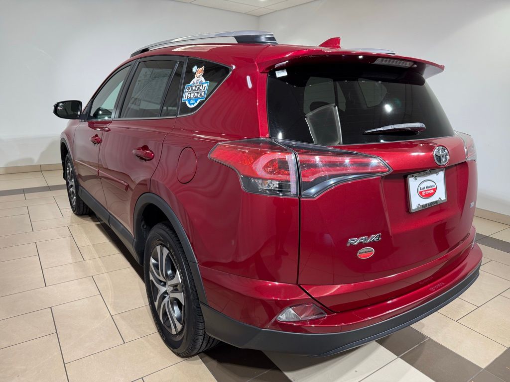 Thumbnail: 2018 Toyota RAV4 - 3