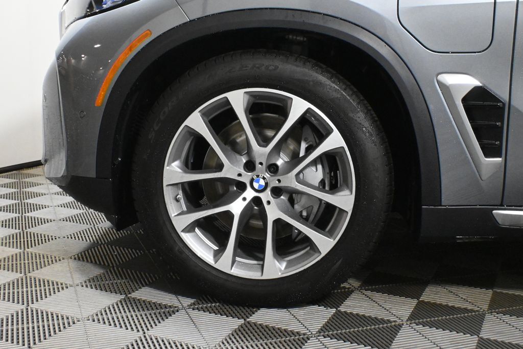 Thumbnail: 2026 BMW X5 - 12