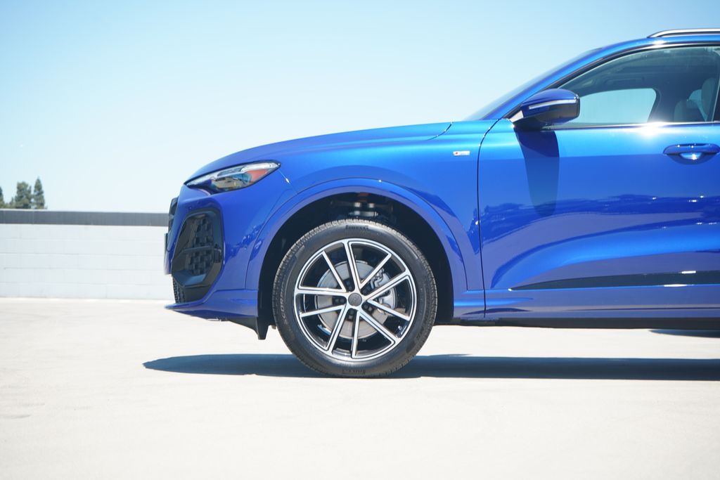 Thumbnail: 2026 Audi Q5 - 3