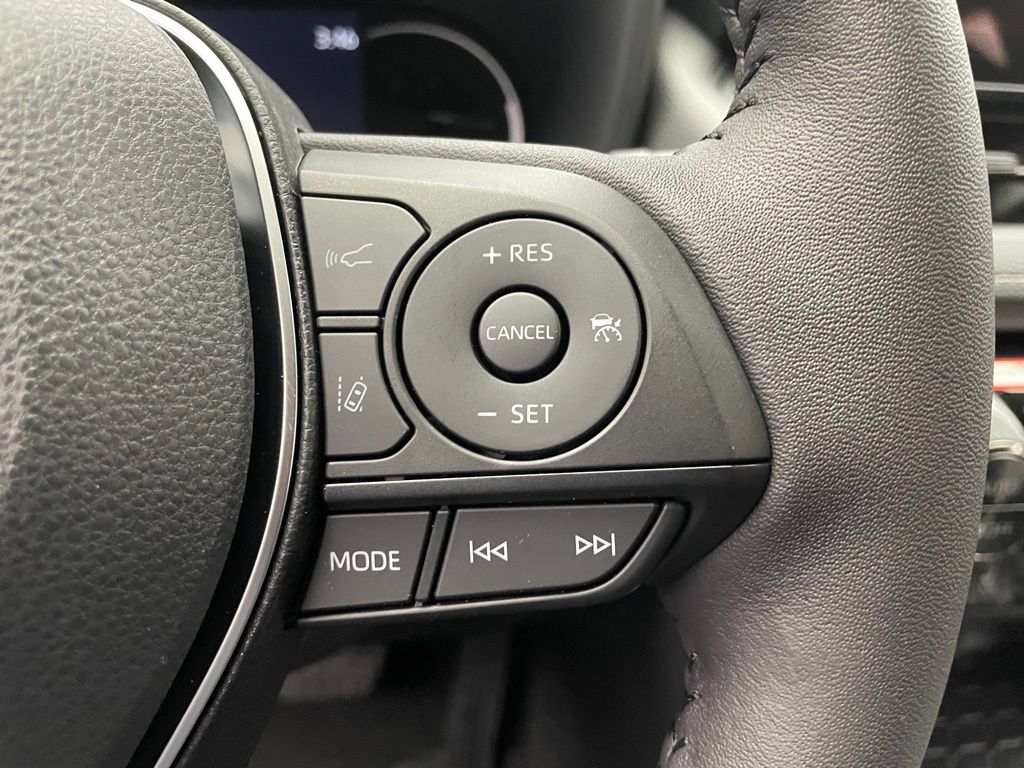 2025 Toyota RAV4 XLE 23