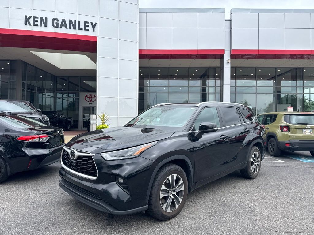 Midnight Black Metallic 2024 Toyota Highlander SUV / Crossover Front-Wheel Drive 8-Speed Automatic