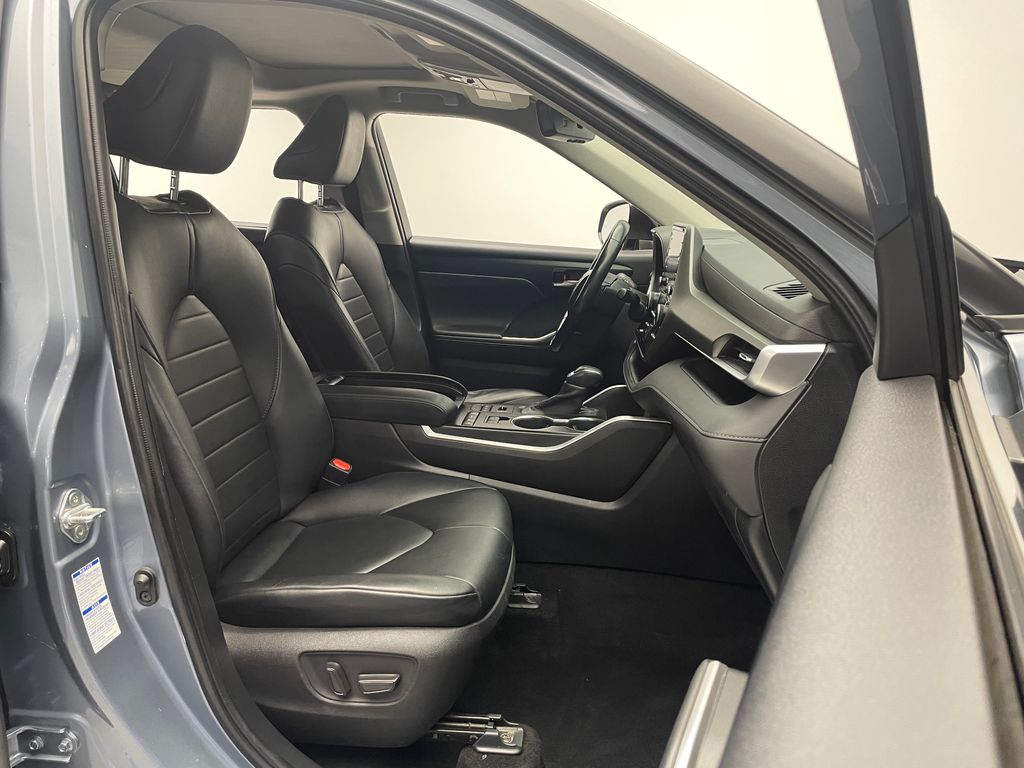 Thumbnail: 2020 Toyota Highlander - 18