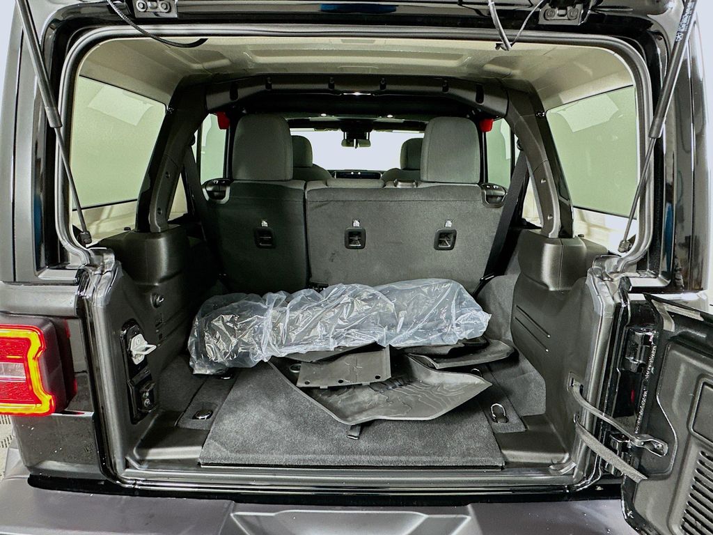 Thumbnail: 2025 Jeep Wrangler - 25