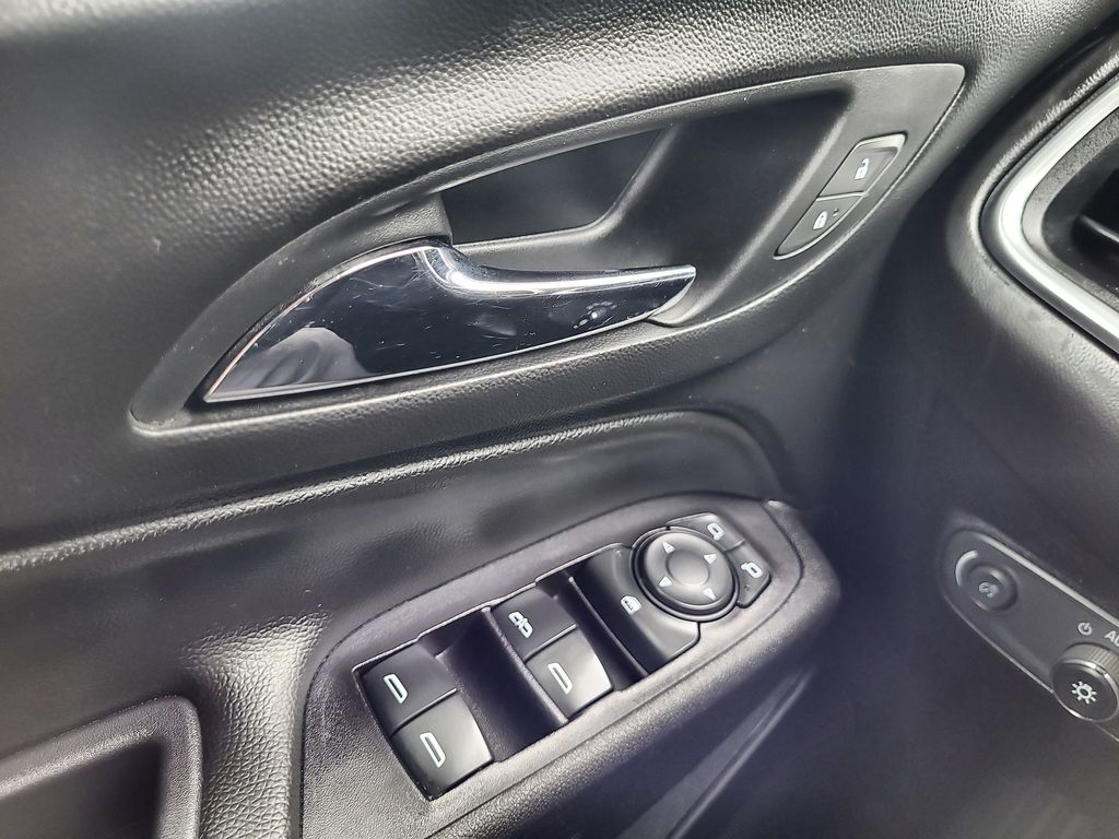 2018 Chevrolet Equinox LT 11