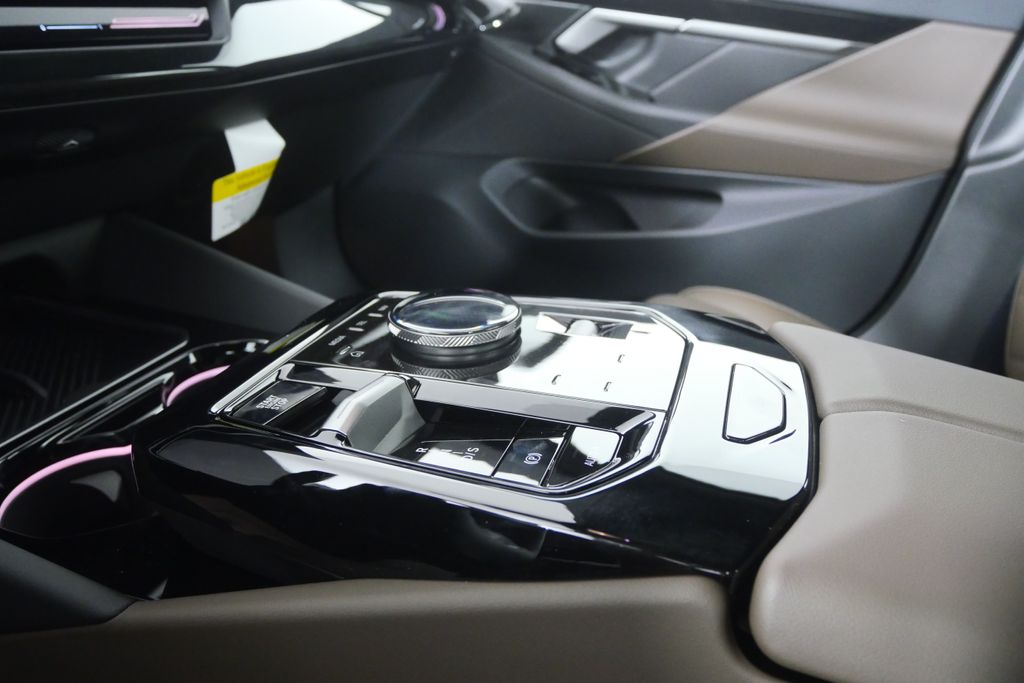 Thumbnail: 2026 BMW 5 Series - 22