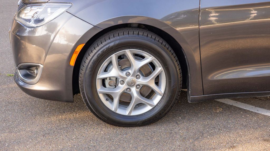 Used 2017 Chrysler Pacifica Touring L 4D Passenger Van