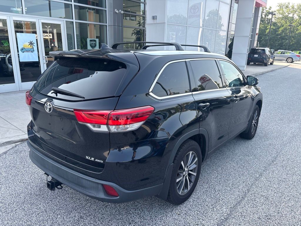 Used 2019 Black Toyota XLE image 4