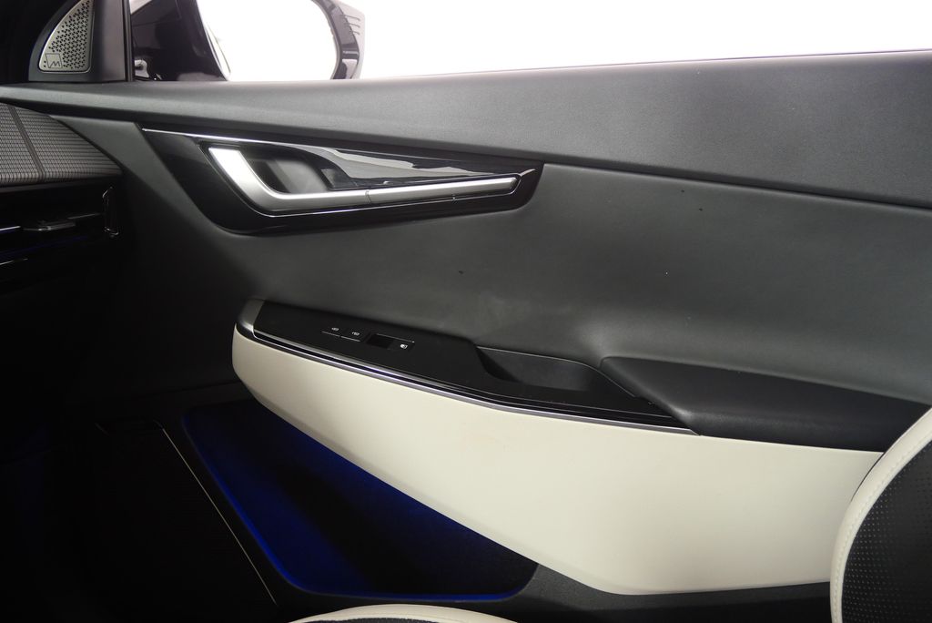 Thumbnail: 2022 Kia EV6 - 30
