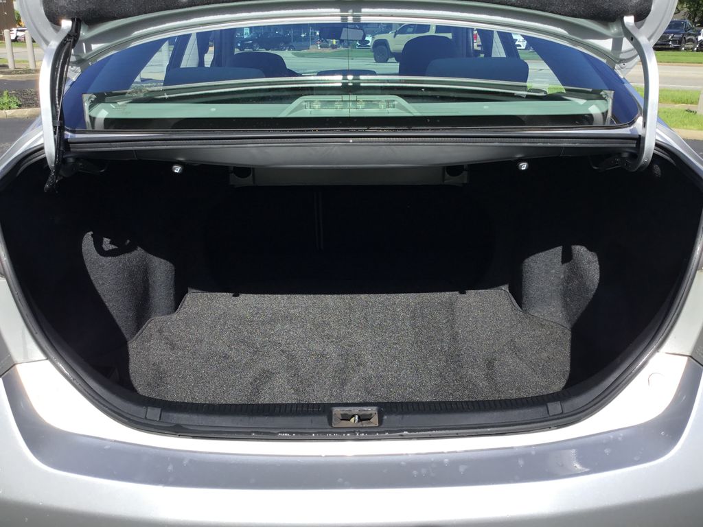 2009 Toyota Camry LE 20