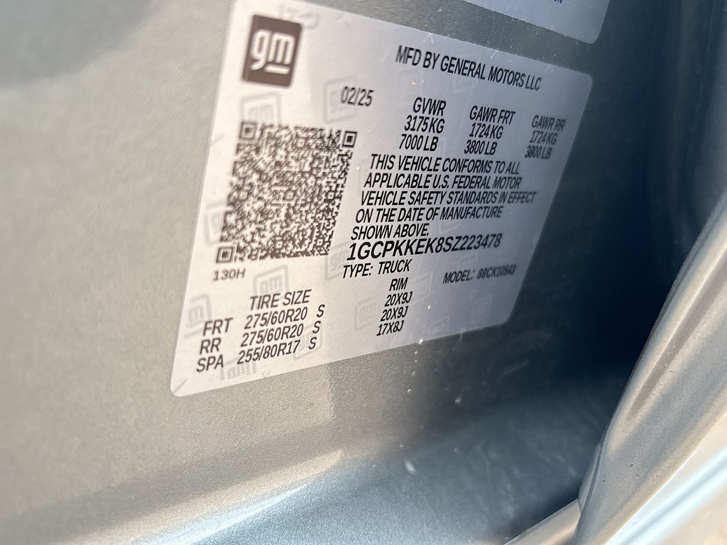 Used 2025 Gray Chevrolet LT image 31