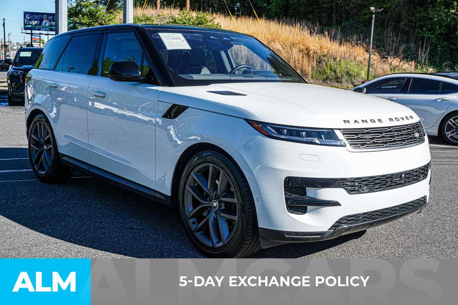 Used 2023 White Land Rover SE image 4
