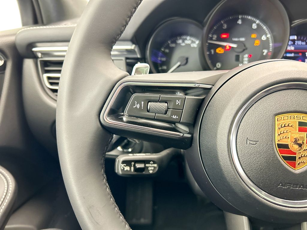 Thumbnail: 2026 Porsche Macan - 14