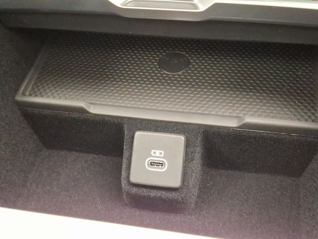 2025 Land Rover Range Rover SE 13