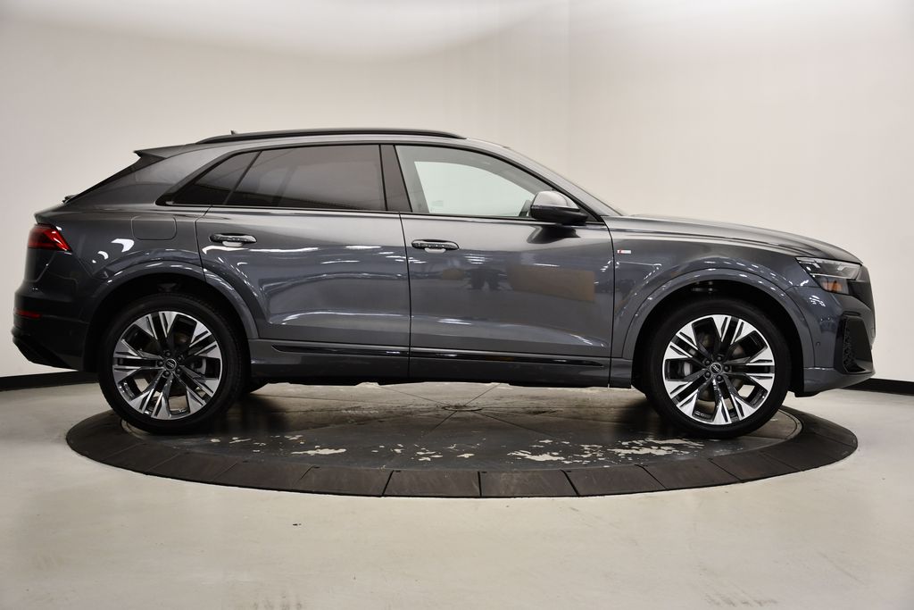 2025 Audi Q8  6