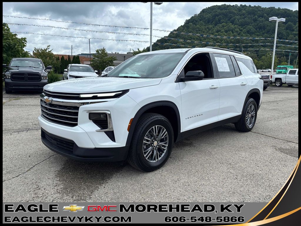 Summit White 2026 Chevrolet Traverse SUV / Crossover Four-Wheel Drive 8-Speed Automatic
