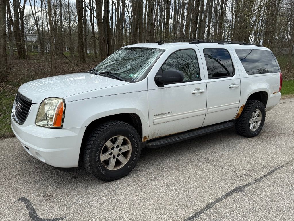 Summit White 2011 GMC Yukon XL SLT 4WD SUV / Crossover Four-Wheel Drive 6-Speed Automatic Overdrive