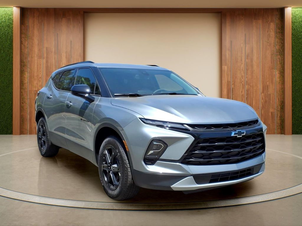 Sterling Gray Metallic 2026 Chevrolet Blazer SUV / Crossover Front-Wheel Drive 9-Speed Automatic Overdrive