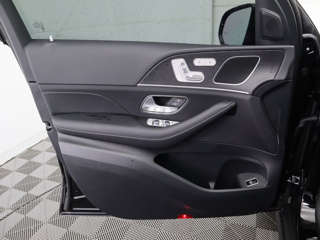 Thumbnail: 2025 Mercedes-Benz GLE - 25