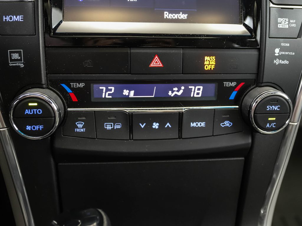 Thumbnail: 2015 Toyota Camry - 18