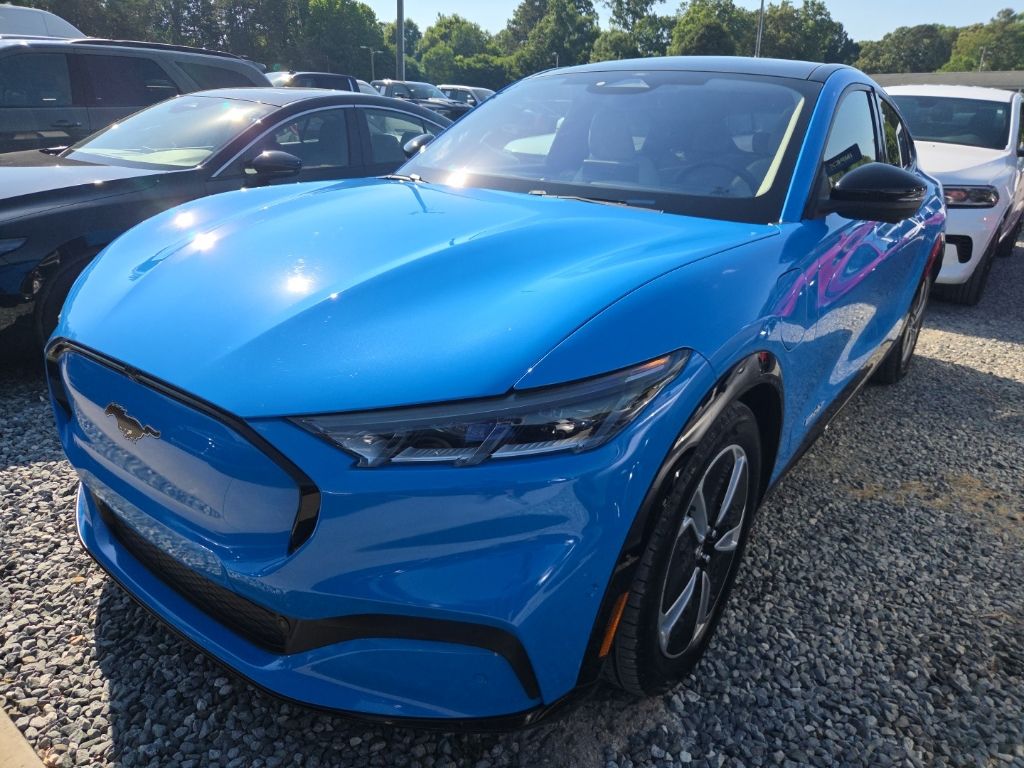 2023 Ford Mustang-Mach-e Premium's photo