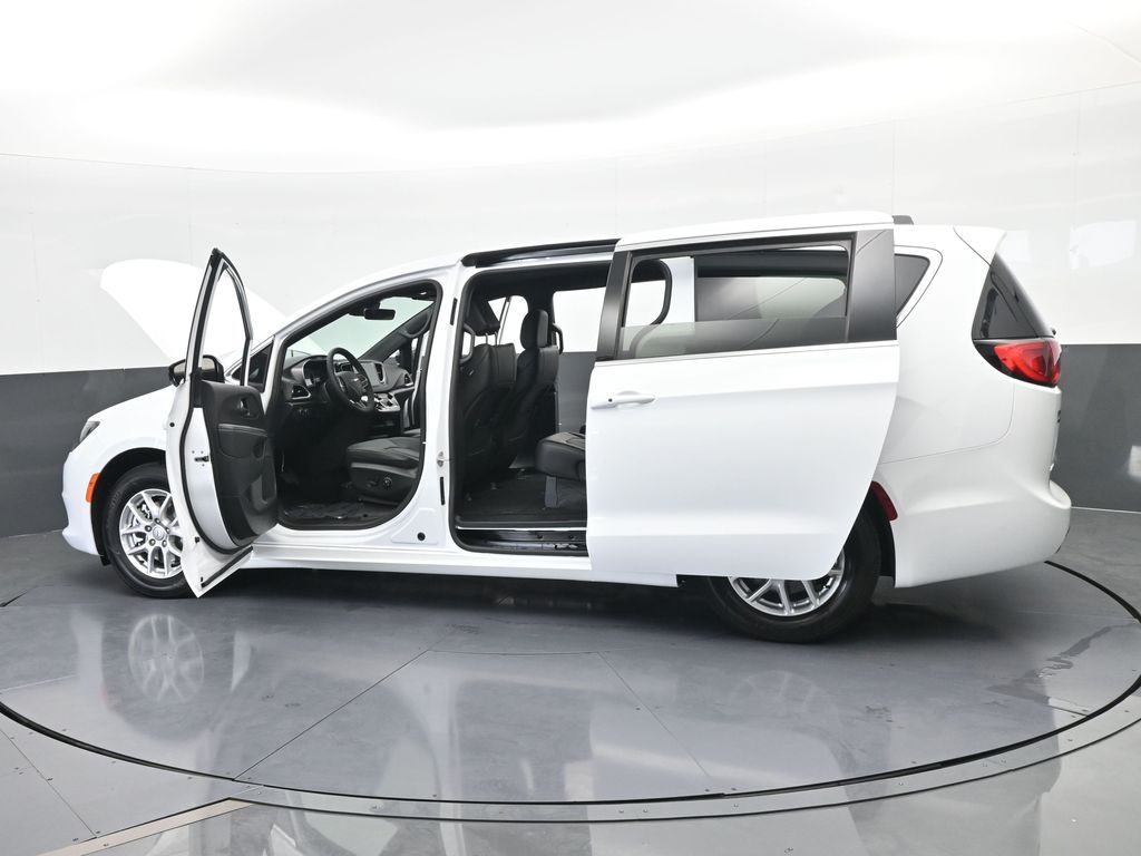 Used 2026 Bright White Clearcoat Chrysler LX image 71