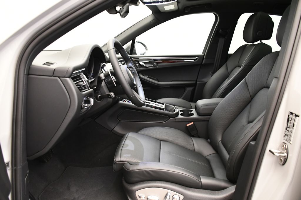 Thumbnail: 2026 Porsche Macan - 5