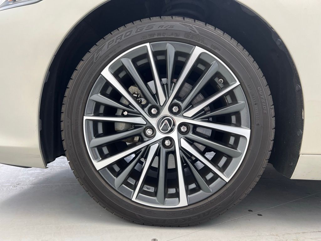 Thumbnail: 2023 Lexus ES - 22