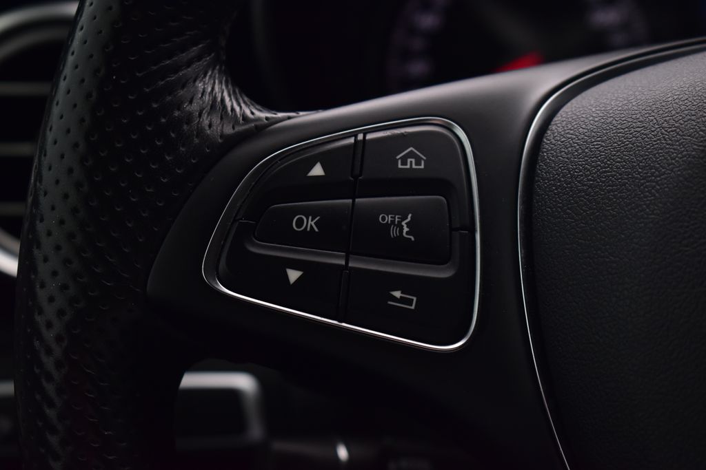 Thumbnail: 2019 Mercedes-Benz GLC - 18