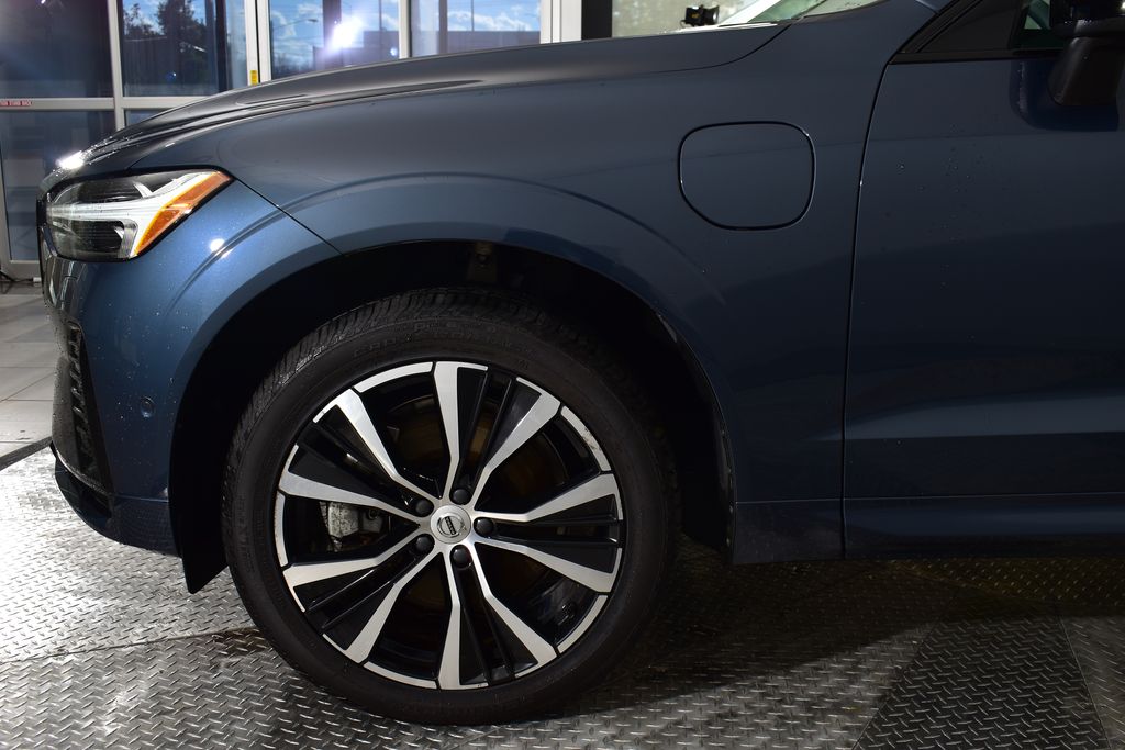 Thumbnail: 2023 Volvo XC60 - 9