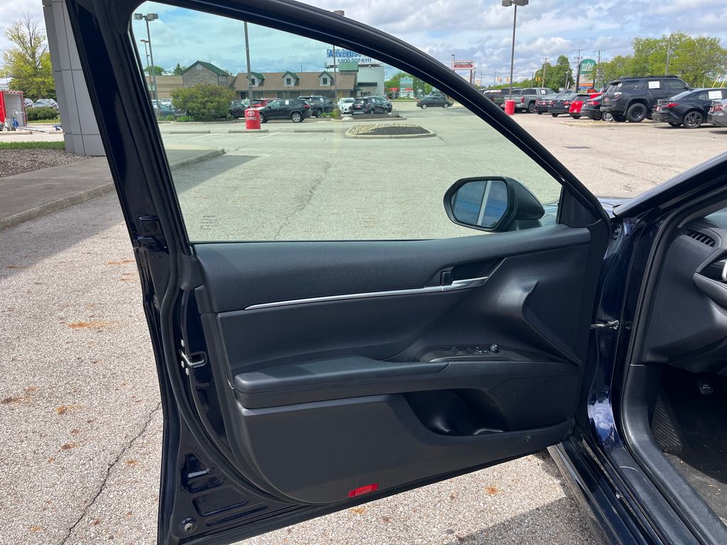 2022 Toyota Camry SE photo