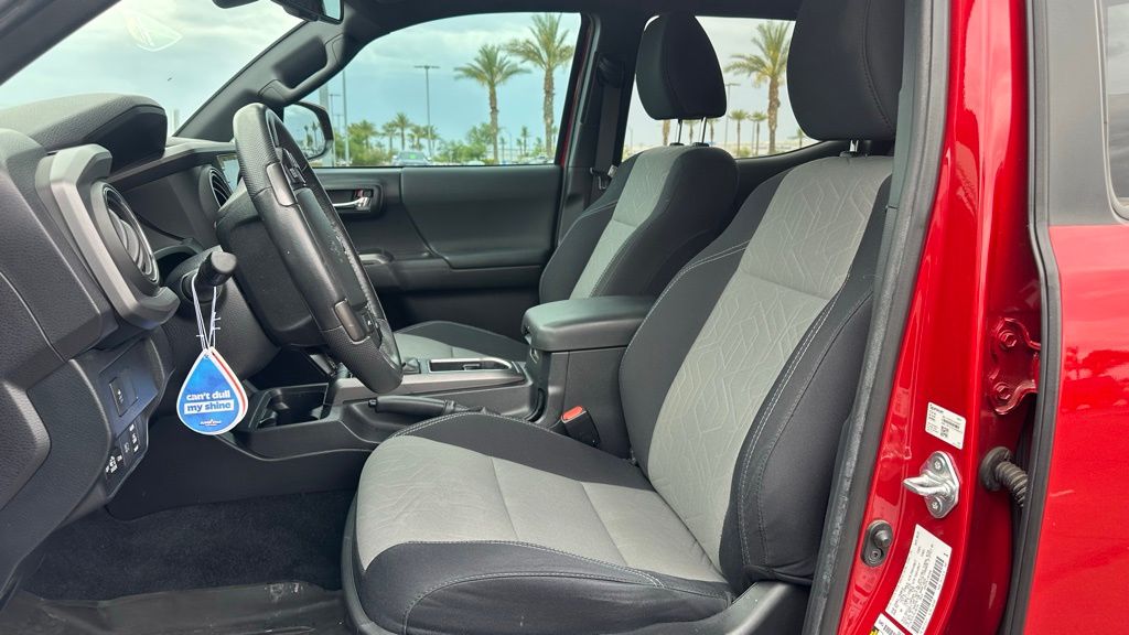 2021 Toyota Tacoma TRD Sport 25