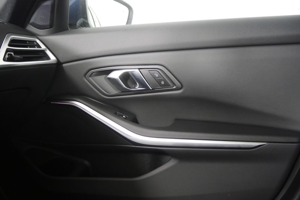 Thumbnail: 2025 BMW 3 Series - 30